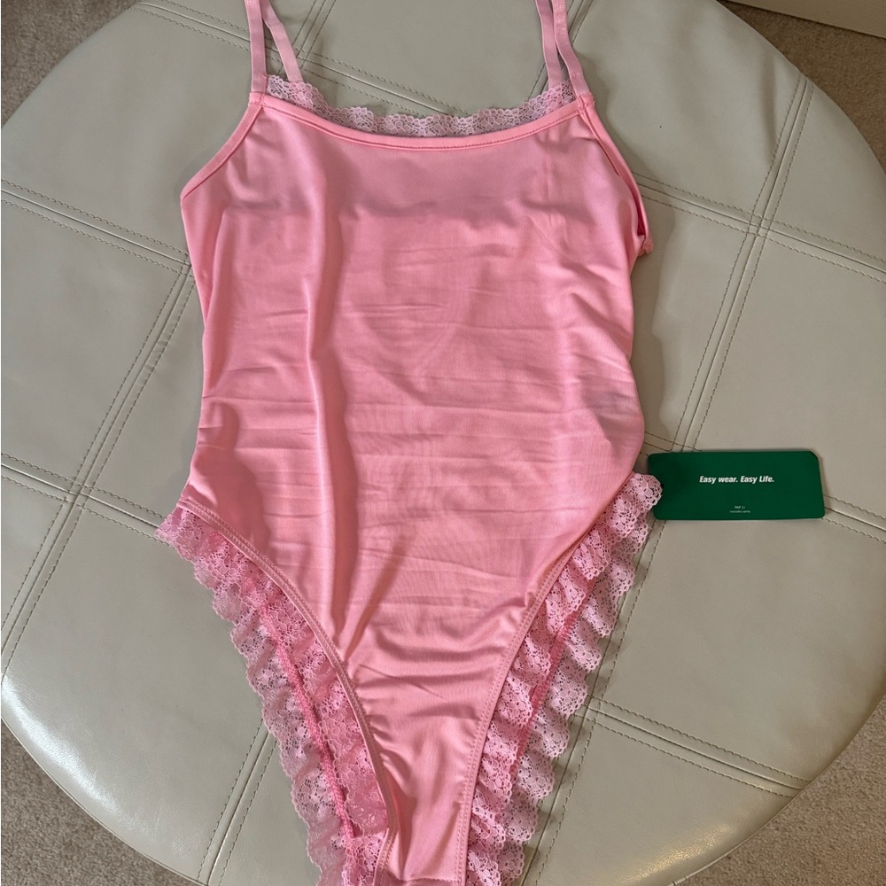 New pink body suit very pretty XS